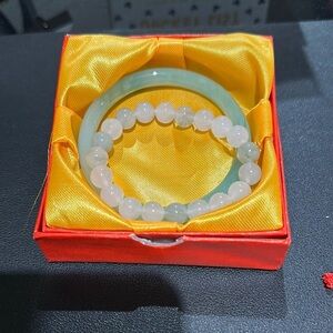 Tianshan Jade-Colored Agate
Bracelet Set  / 58mm set of two